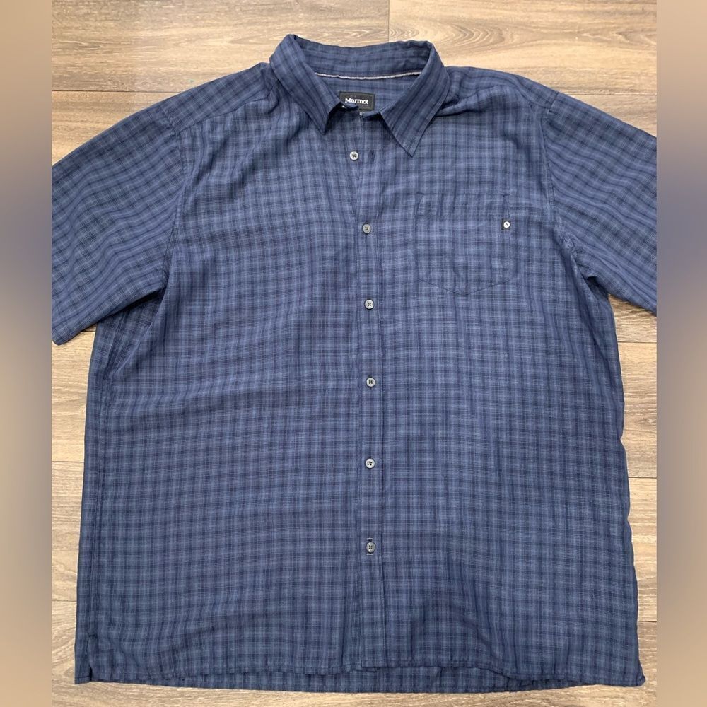 Marmot Men’s Button Up Shirt.  Size: XXL.  Short Sleeves.